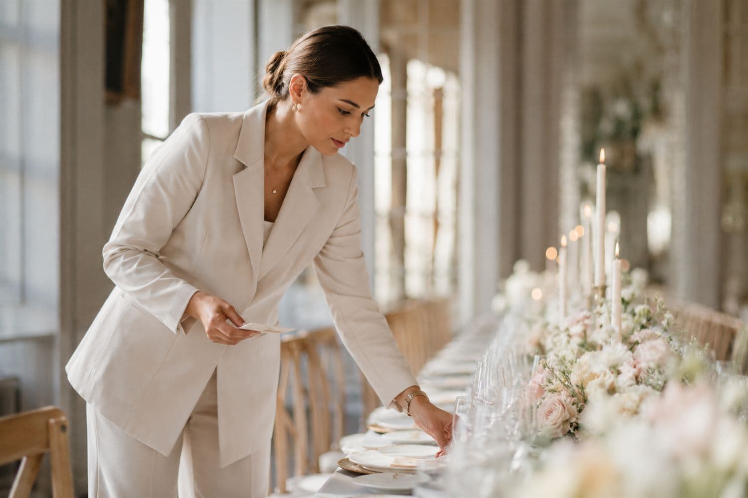 Tables dressées pour un événement haut de gamme